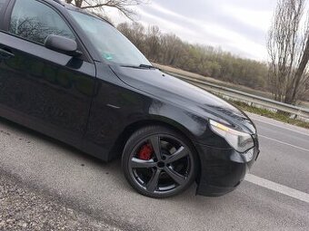 BMW E61 523i