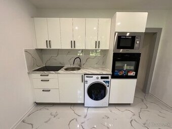 Na predaj 4 izbový byt, kompletná rekonštrukcia, Nové Zámky