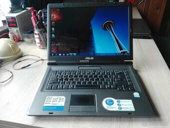 Asus Rock Technology. 15,4“. Windos 7 PRO. Dvoj-jadro.