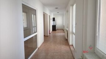 Kancelárske priestory pre 8-10 ľudí v blízkostii Centrálnom