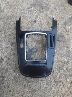 Audi a4 B8 stredovy panel