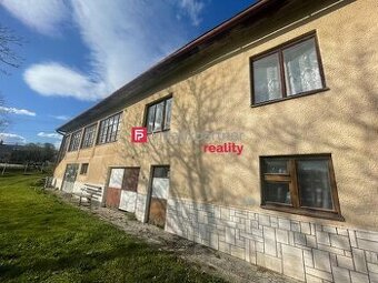 Zachovalý starší veľký rodinný dom a  22 ár. pozemok aj pre 