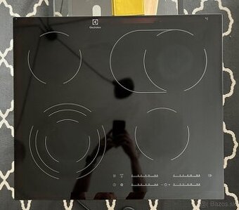 Sklokeramická varná doska Electrolux EHF6547FXK čierna