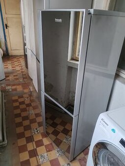 Predám chladničku Baumatic 151cm