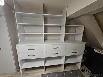 Vstavaná skriňa - šatníková