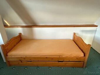 Posteľ smreková