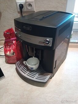 Delonghi Magnifica vo vybornom stave, plne funcny