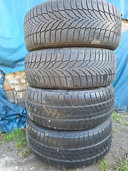 Ponúkam 4 zimné pneumatiky  215/55 R17
