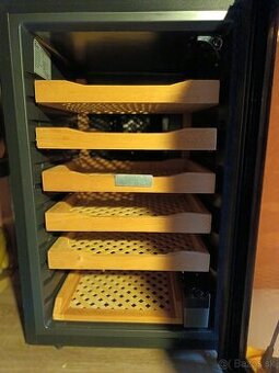 Vínotéka BAUMATIC BW28BL