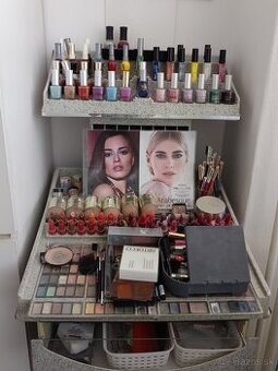 Predám veľký plastový stojan/organizér do salónu - 1