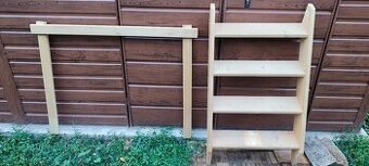 Schody z dreva so zábradlím