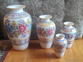 Váza - Krásne tradičné vázi, ako nové - Modranská Majolika