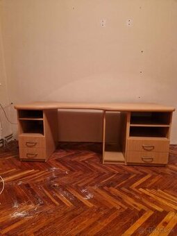 Počítačový stôl