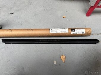 Mercedes GLE W167  tesnenie dverí predné pravé