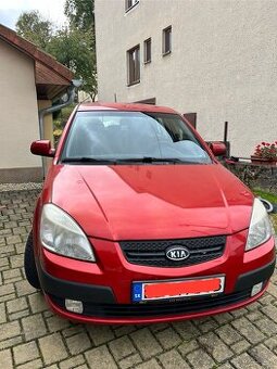 Kia Rio červená metalíza