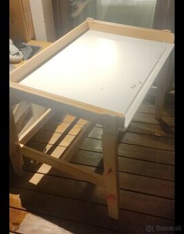 Polohovatelny stolik