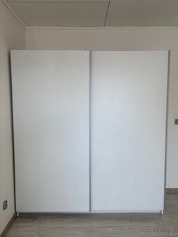 Šatníková skriňa