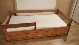 Detská posteľ s masívu s úložným priestorom 160x70cm