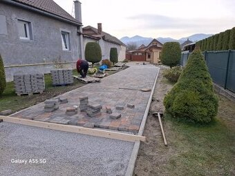 Výkopové a stavebné prace / báger