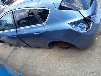 Rozpredám na náhradné diely Opel astra