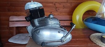 Motor jawa perak 250 zbrojovka