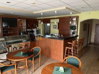 NA PREDAJ zabehnutá cukráreň/kaviareň s bytom, Čáry