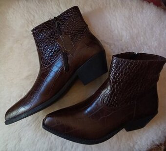 Dámske Kožené Kotníkové Čižmičky Gino Rossi Veľkosť 39