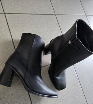 Čierne čižmy vel.39