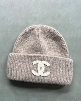 Krásna zimná čiapka značky Coco Chanel
