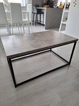 konferenčný stolik