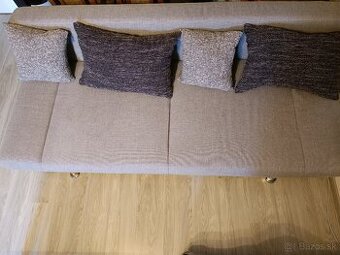 Rozkladacia pohovka s úložným priestorom