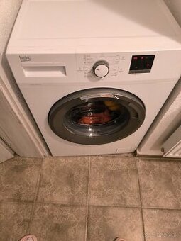 Práčka ,chladnička ,mikrovlnka