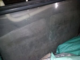 Predam zadne sklo a kapotu na Skoda 105 , 120