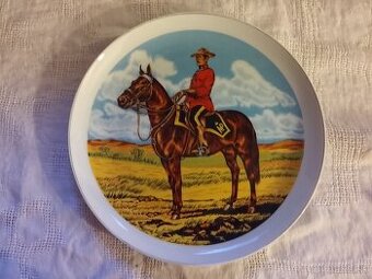 Porcelan . Tanier s jazdcom . Tanier s čínskym motívom.