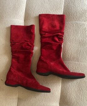 ————Červené kožené semišové čižmy, 40, 10 E———