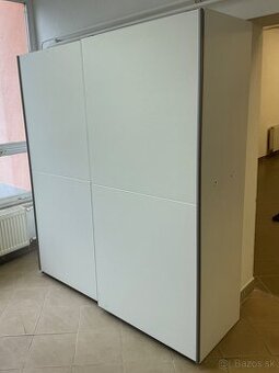 ŠATNÍKOVÁ SKRIŇA – moderný dizajn