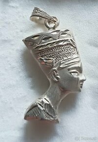 Strieborný prívesok Nefertiti