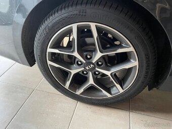 Continental UltraContact 225 / 45 R17