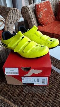 Tretry Specialized veľ. 8/42.