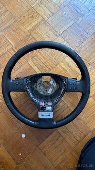 Multifunkcny volant s razenim pod volantem R-line vw