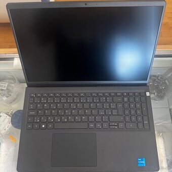 Dell Vostro 3520 - nový, krabica