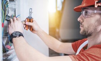 Elektrikári a pomocníci na elektroinštalácie – Nemecko (Stad