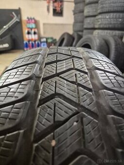 Predám zimné pneumatiky 215/65R17