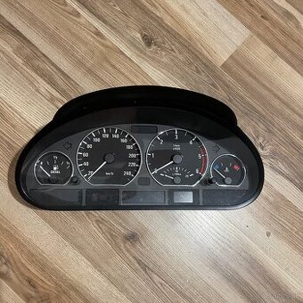 Predám budíky z BMW E46 320d Touring