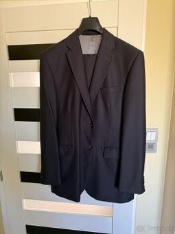 cierny oblek velkost EU56 1x obleceny