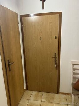 Drevené vchodové dvere