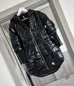 Lesklá bunda s dlhými úpletovými patentmi v.L - 1