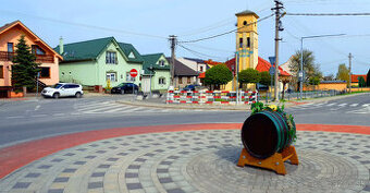 Pozemok LIMBACH, PRI CESTE blízko LUXUSNÝCH RD - VÝHĽAD, IS