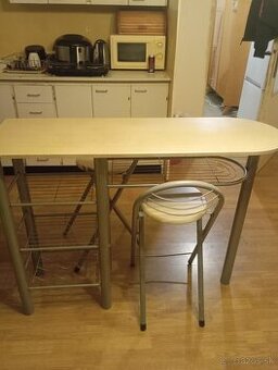 Predám jedálenský stôl so stoličkami