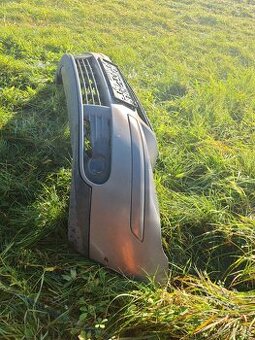 Predám predný nárazník volvo s 40 v 50 c 30